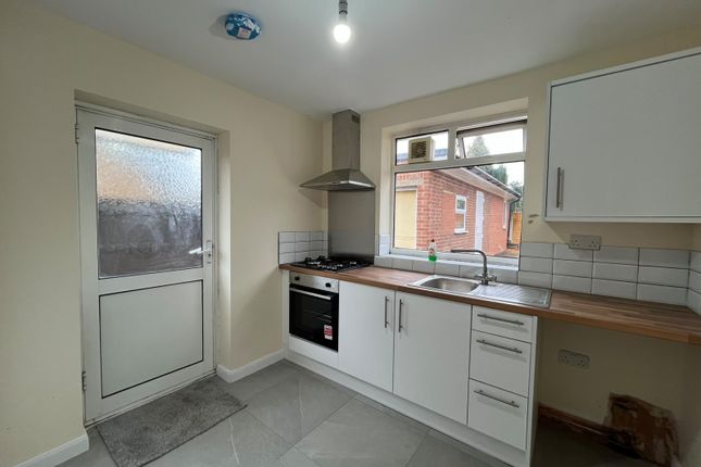 20, Oak Way, Feltham photo 2