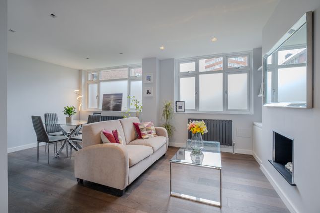 Terraced house for sale in Shoreham Close, London