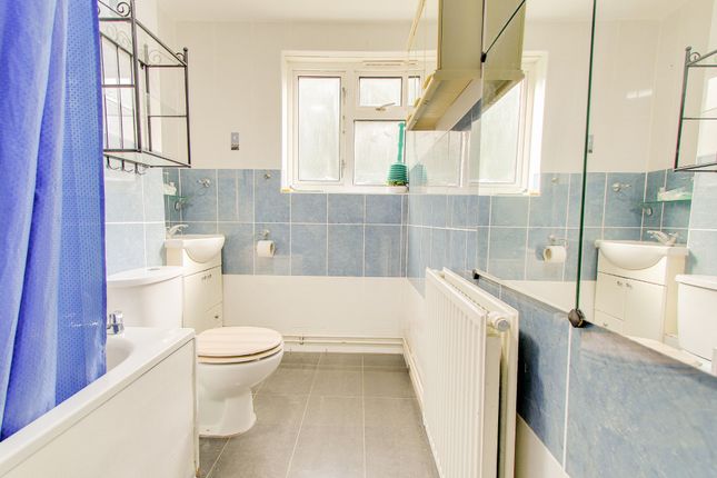 32, Jasmine Gardens, Greater London photo 4