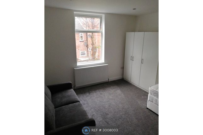 Studio flat on Flat, Polygon Rd Higher Crumpsall, Manchester, £700/mo