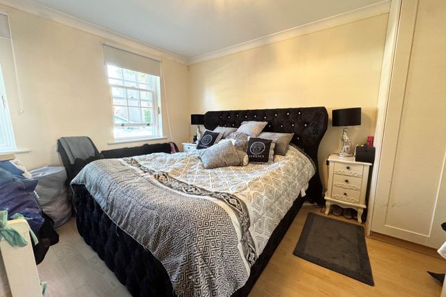 1 Lucas Court, Romeland, Borehamwood photo 3