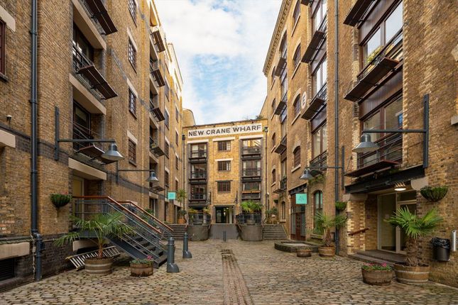 Studio flat on New Crane Place, London, £290,000