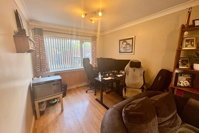 26, Barn Croft, Birmingham photo 4