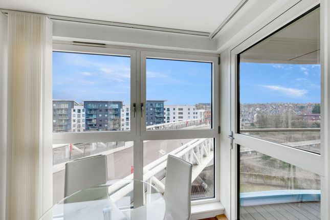 Flat 59, 9 Queensland Road, London photo 4