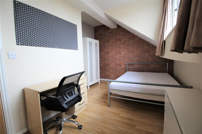 10, Ashville View, Leeds photo 4