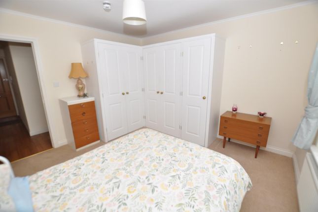 Flat 17, Hafan Tywi, The Parade, Carmarthen photo 5