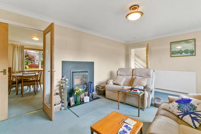 22, Langlees Avenue, Glasgow photo 4