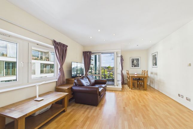 Flat 146, Warren House, London photo 3