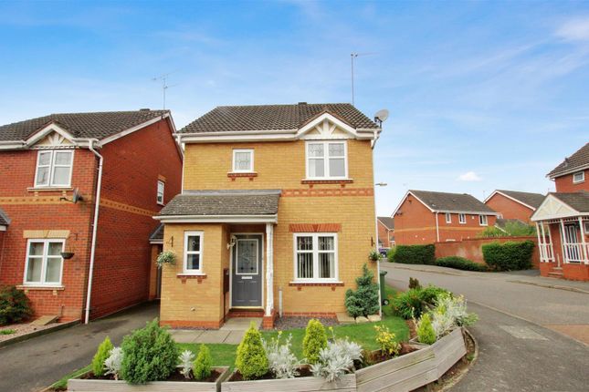 Detached house to rent in Marchwood Close, Redditch