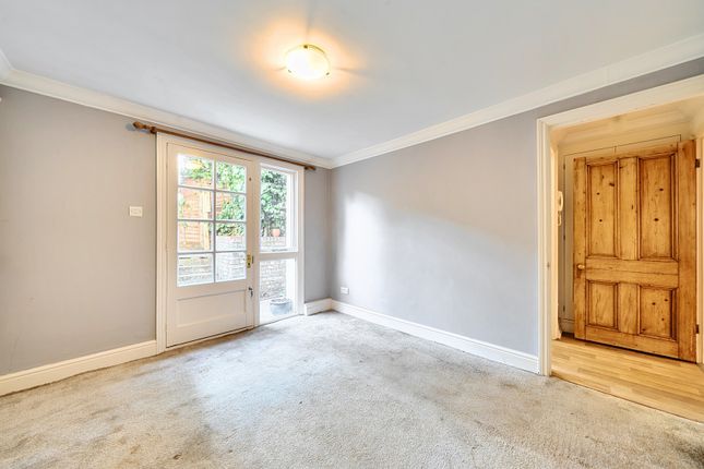 Flat A, 2, County Grove, London photo 3