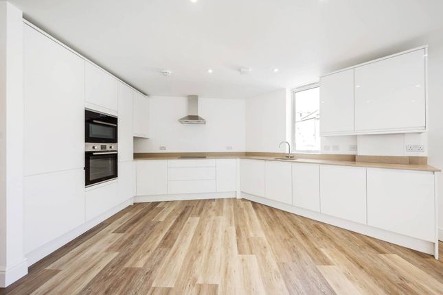 Thumbnail Flat to rent in Broomhill Road, Wandsworth Town, London