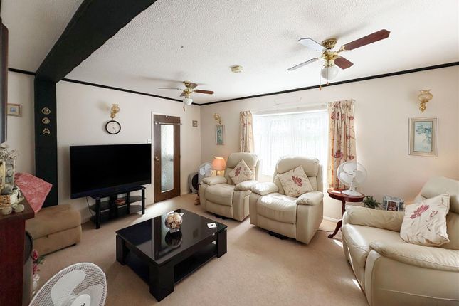 18 Beechfield Park, Hook Lane, Chichester photo 4