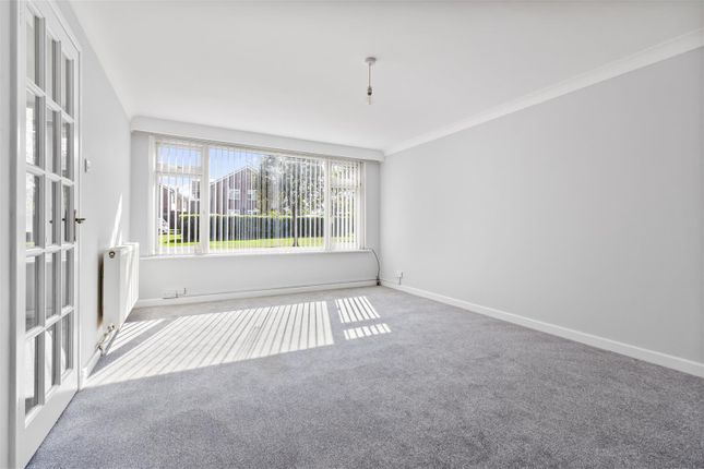 13, Aldsworth Court, Worthing photo 2