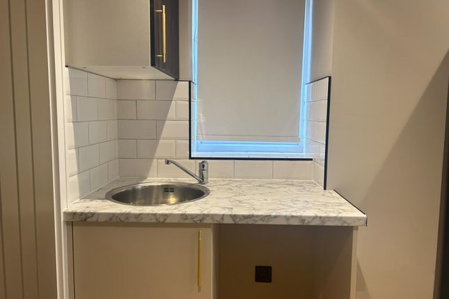 Flat 1, Unit 2, 96 Torrington Drive, Potters Bar photo 3