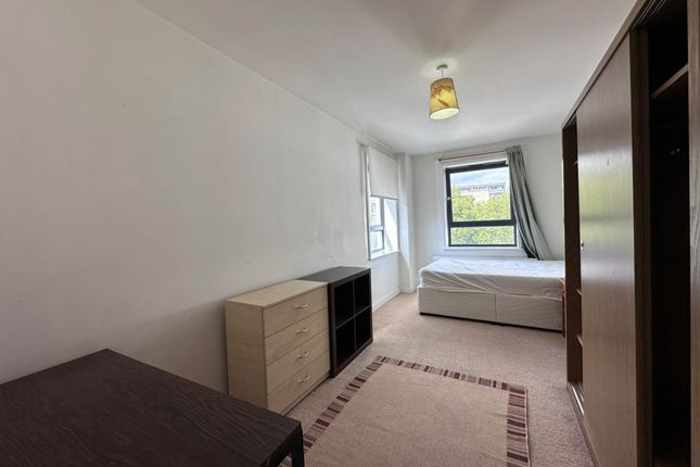 Lawrence Court, Room      Palmerston Road, London photo 2
