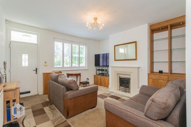 18 Roe Green, Manchester photo 3