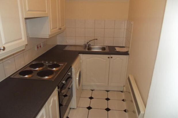 Flat to rent in High Street, Tonbridge