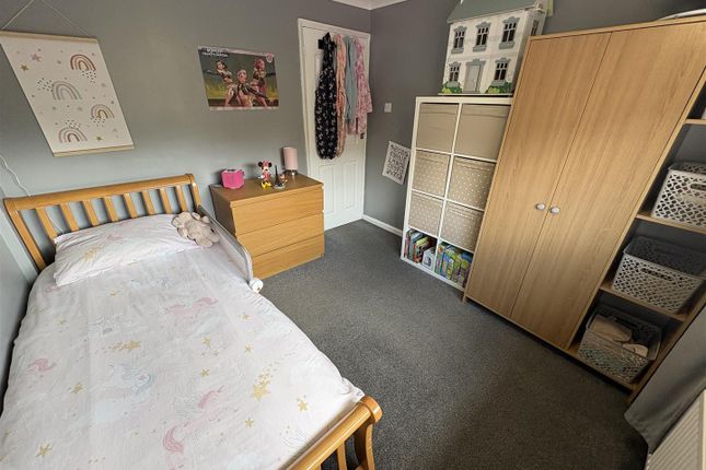 19, Fairfield Avenue, Heckmondwike photo 5