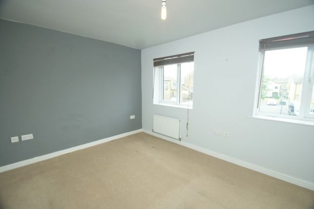 23, Marsh View, West Yorkshire photo 5