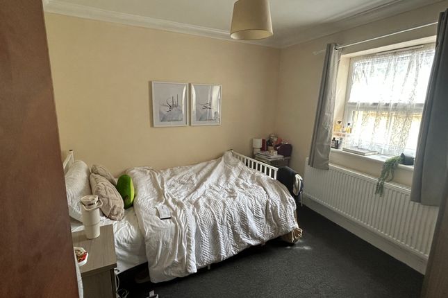 56C, Hook Road, Surbiton photo 4