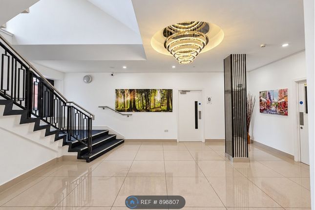 Flat, The Boulevard, Crawley photo 4