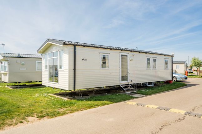 Thumbnail Mobile/park home for sale in Rottenstone Lane, Scratby, Great Yarmouth