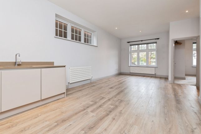 Flat 3, 41 Woodcote Valley Road, Purley photo 2