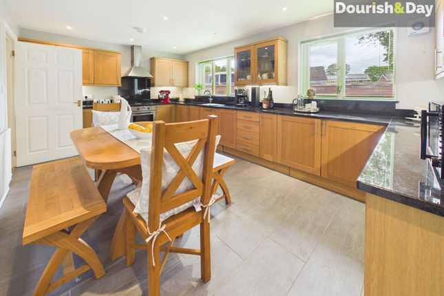 32 Twemlows Avenue, Whitchurch photo 3