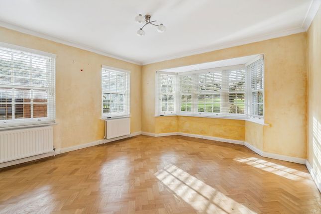 60, Woodhall Gate, Pinner photo 4