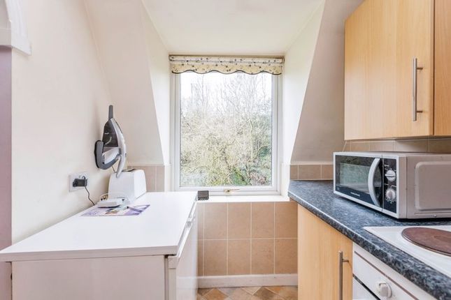 Flat for sale in Homewillow Close, Winchmore Hill