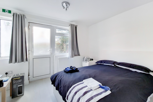Studio to rent in St. Stephens Road, West Drayton