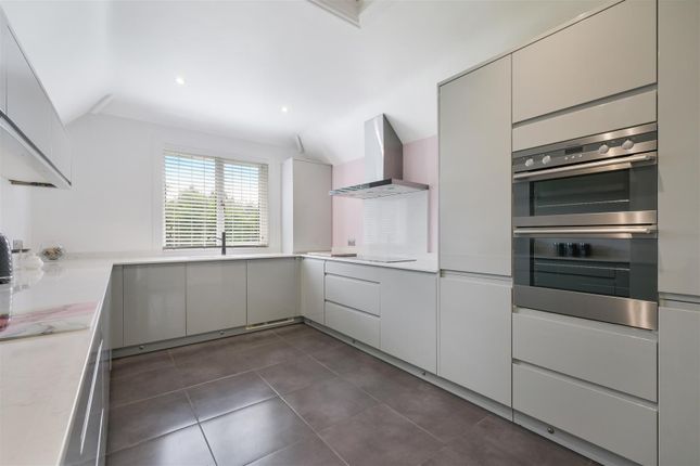 6 Wonford House, Heath Drive, Walton On The Hill photo 2