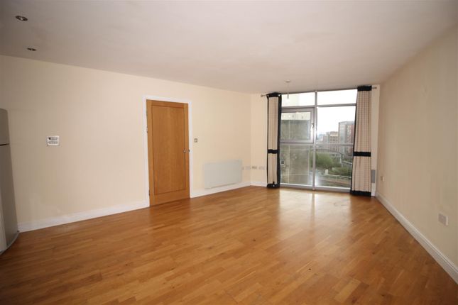 Flat to rent in Altolusso, Bute Terrace, Cardiff