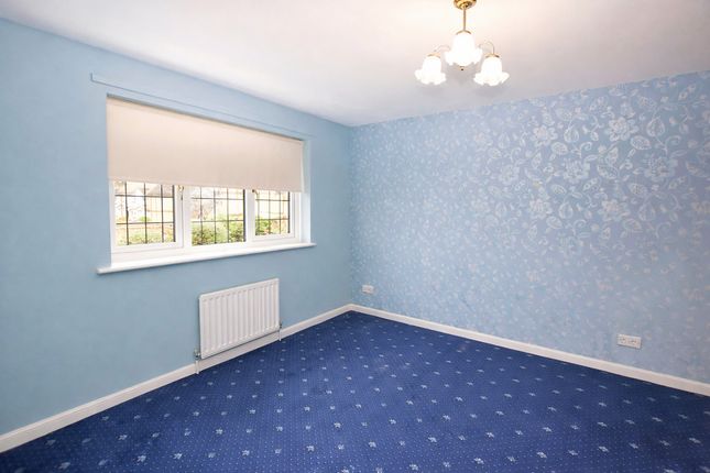 6, Holliwell Close, Colchester photo 5
