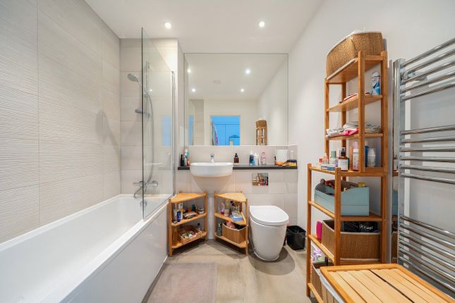 Flat 25, Herati House, 84, Winchelsea Road, London photo 4