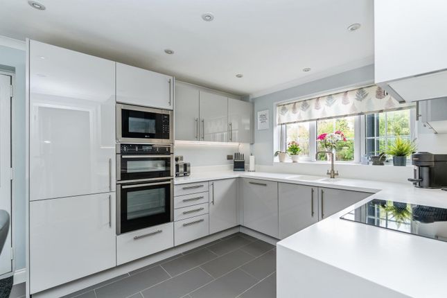 19, Abbeyfields Close, Netley photo 4