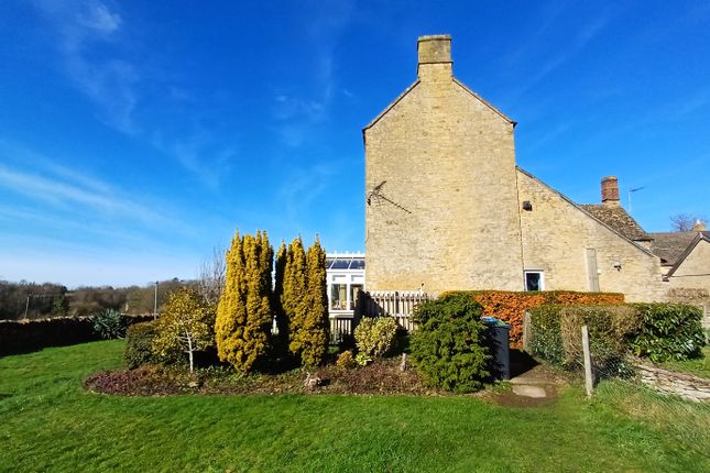 4, The Square, Church Enstone photo 4