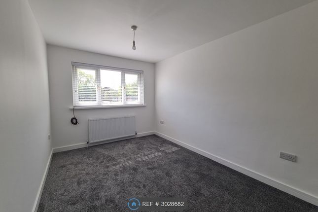 Cowdray Court, Kingston Park, Newcastle Upon Tyne photo 5