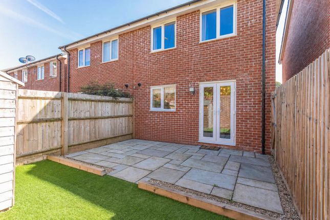 32 Brabazon Road, Newport photo 4