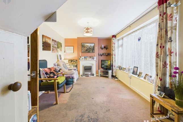 11 Wymering Road, Aylesbury photo 3