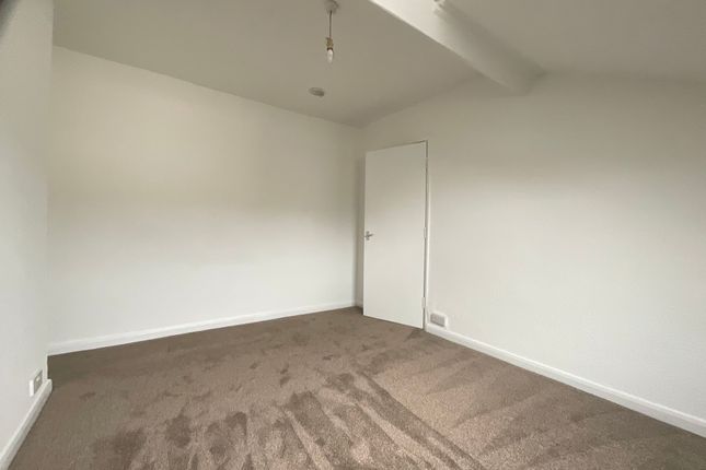 Third Floor Flat, 24 Aberdeen Walk, Scarborough photo 3