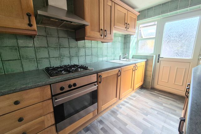 14, Kingston Close, HALIFAX photo 4