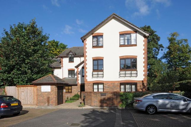 Flat to rent in St. Saviours Place, Leas Road, Guildford