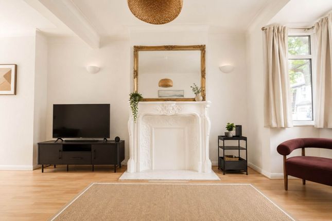 35, Mortimer Road, London photo 2