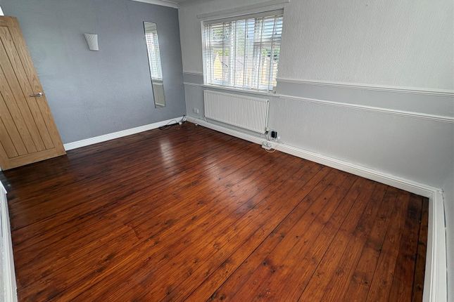 Flat, 45, Cardigan Close, Batley photo 4