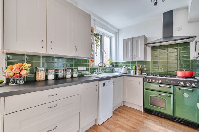 186, Manor Way, Mitcham photo 4