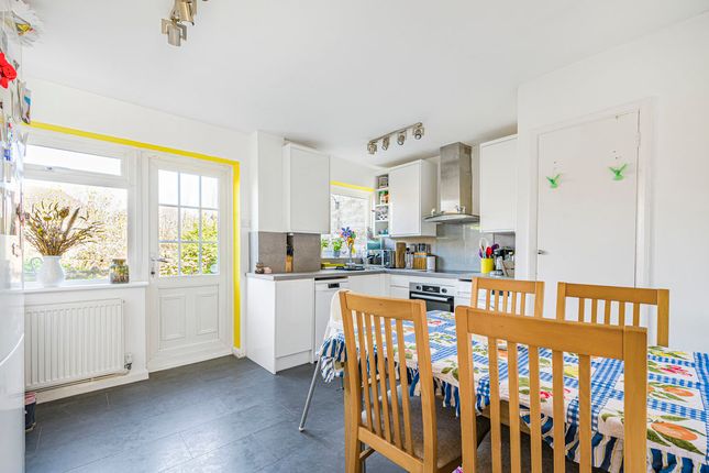 62, Tyron Way, Sidcup photo 3