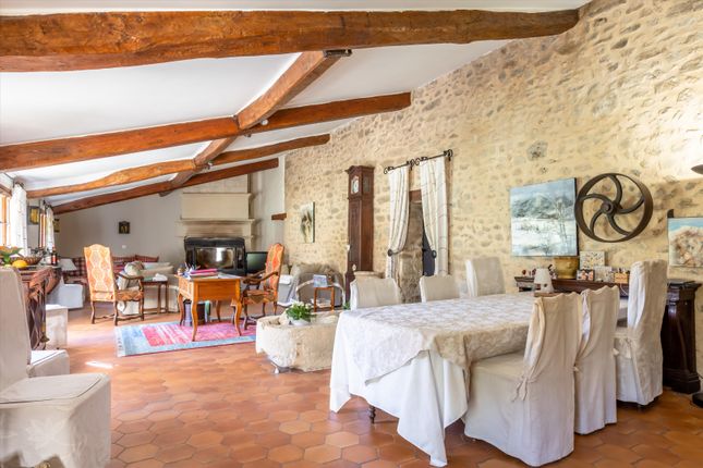 Farmhouse for sale in Reilhanette, Drôme, Rhône-Alpes, France