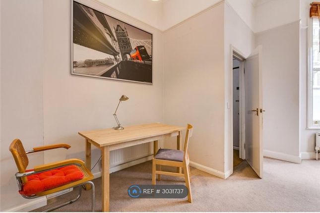 Flat B, Lakeside Road, London photo 3