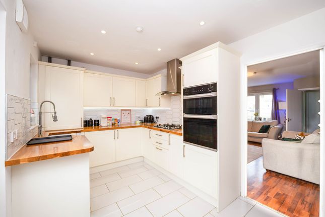 34 Nicol Place, Broxburn photo 3